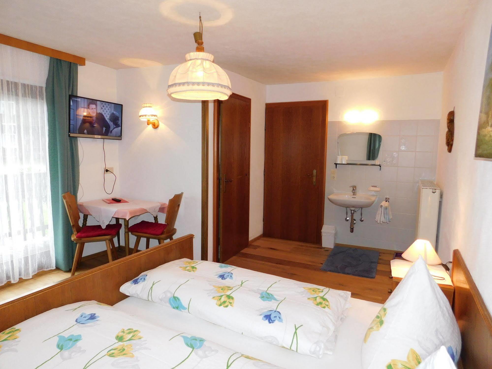 Gaestehaus Zugspitzblick Berwang Kültér fotó